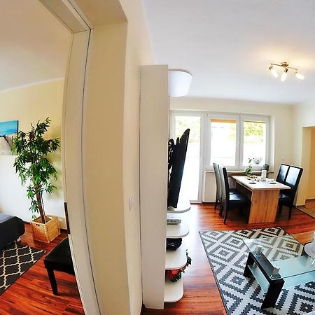 Plaza Apartament อุสตรอเนียมอร์สเกีย ภายนอก รูปภาพ