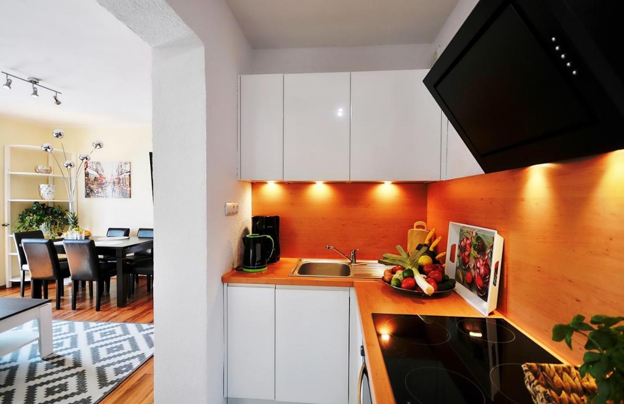 Plaza Apartament อุสตรอเนียมอร์สเกีย ภายนอก รูปภาพ