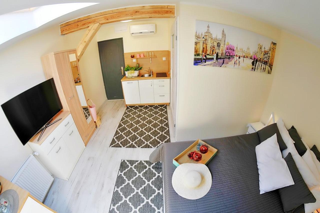 Plaza Apartament อุสตรอเนียมอร์สเกีย ภายนอก รูปภาพ