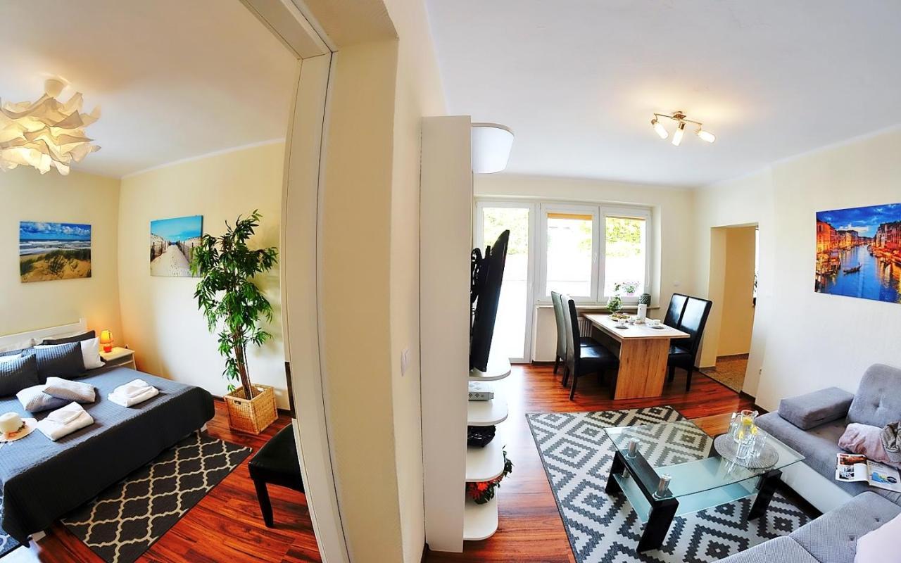 Plaza Apartament อุสตรอเนียมอร์สเกีย ภายนอก รูปภาพ